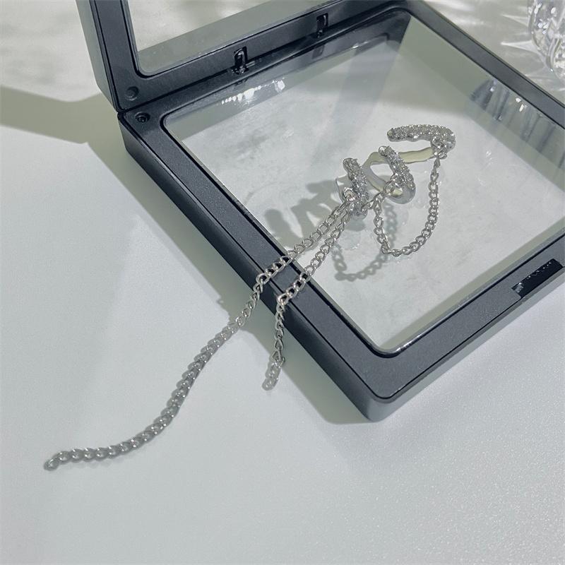 

Зажим для ушей с кисточкой и бриллиантами без отверстия для уха, женский