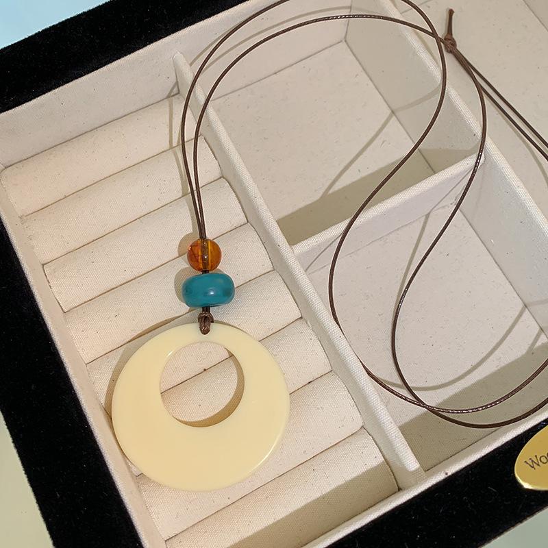 Retro Heart-shaped Bow Pendant Necklace for Women, New Chinese-style Zen-inspired Feather Peace Pendant