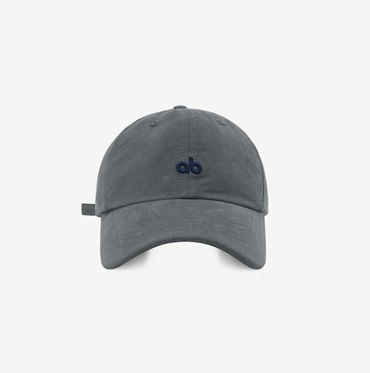 

Вышитая бейсболка с буквой для женщин, универсальная кепка-утка для защиты от солнца серый