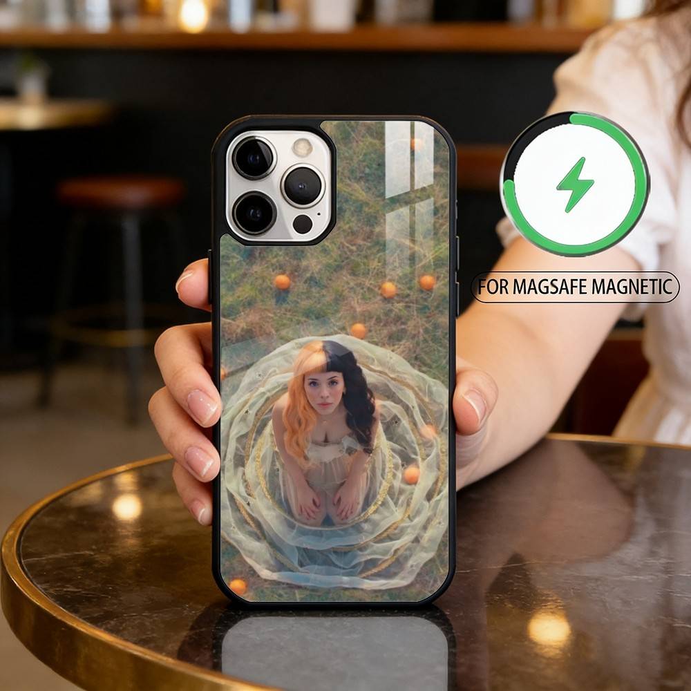 Sängerin M-Melanie M-Martinez Handyhülle Für iPhone17,16,15,14,13,12,11 Plus,Pro Max Magnetisch Für Magsafe Kabelloses Laden