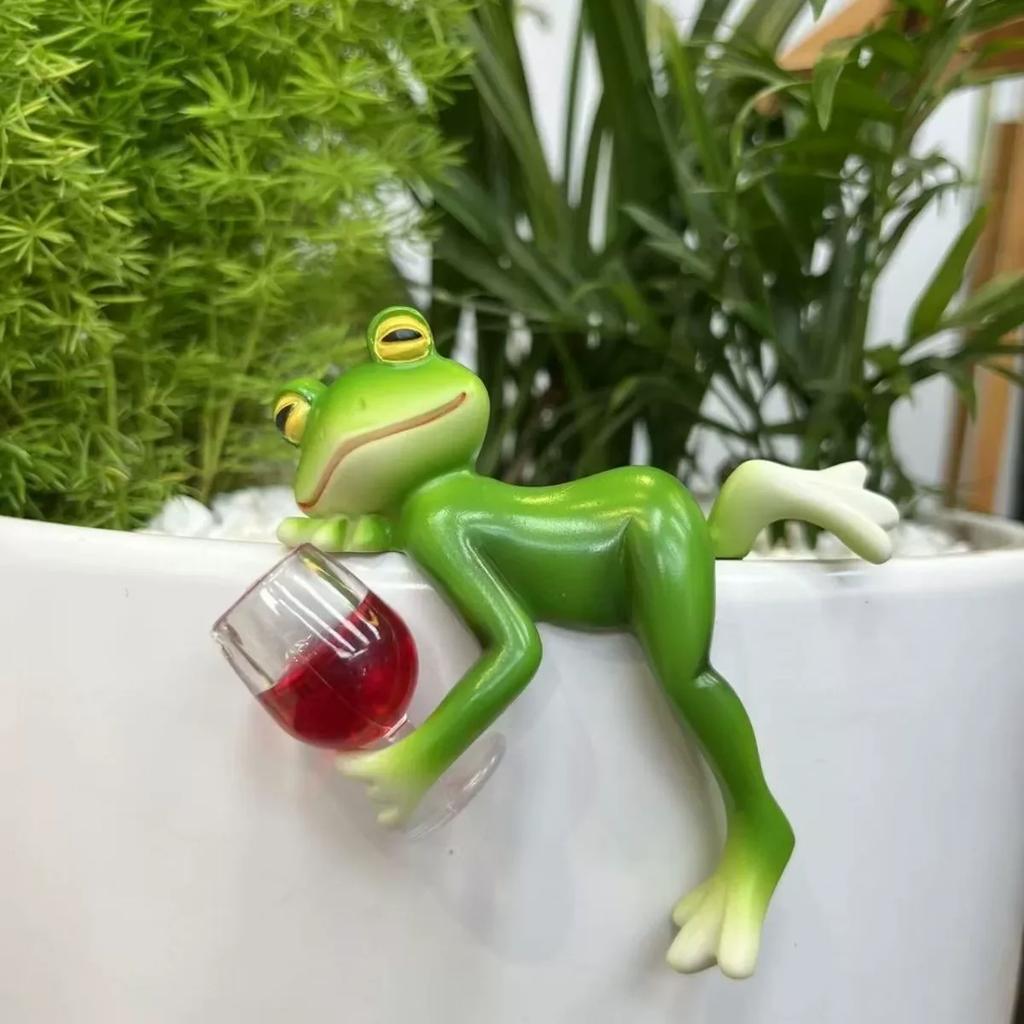 Contemporary Resin Frog Planter, Creative Handmade, for Outdoor, Balcony, Garden Decoration, Various Room Types, Christmas
