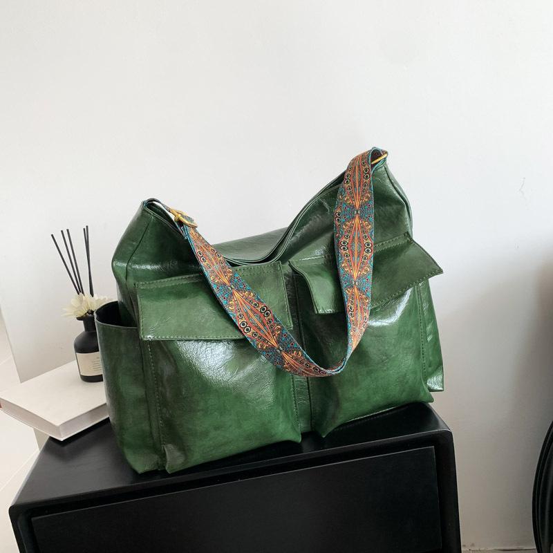 Large capacity autumn new product multi-pocket retro shoulder large capacity tote bag hot-selling temperament women's bag