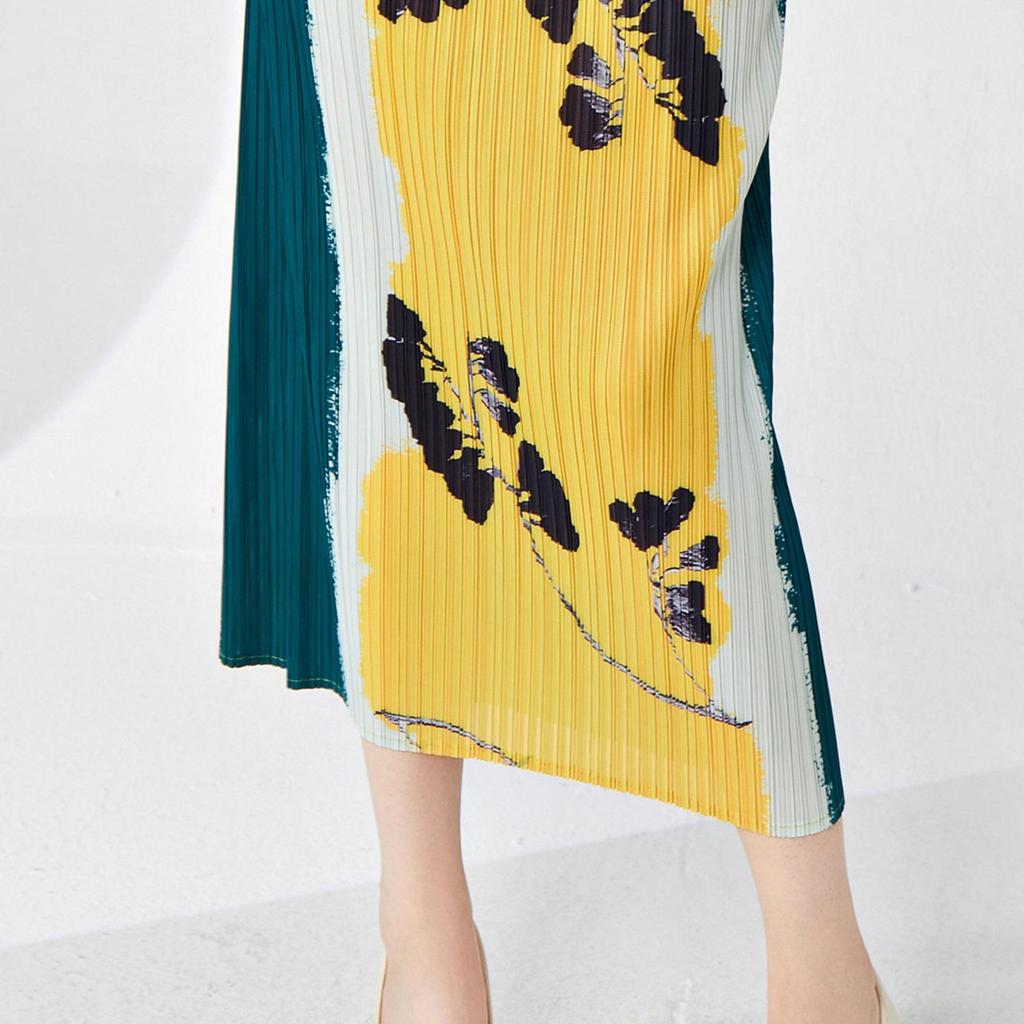 Pleated Print Midi Skirt 2024: High-End Temperament with Back Slit, Versatile Bodycon Design for Women