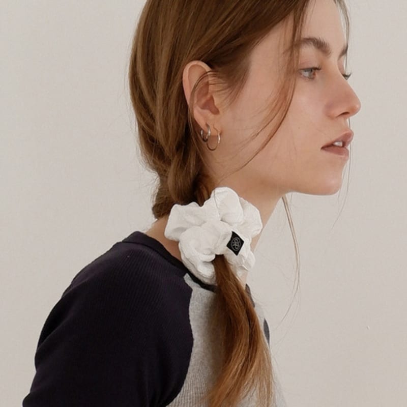 

для резинки-скранчи из жаккарда с цветочным узором_средняя_белая Medium