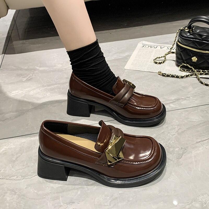 

Новые туфли Лолиты, женские туфли без шнуровки на высоком квадратном каблуке, однотонные кожаные туфли-оксфорды для женщин, повседневные лоферы больших размеров 36 коричневый