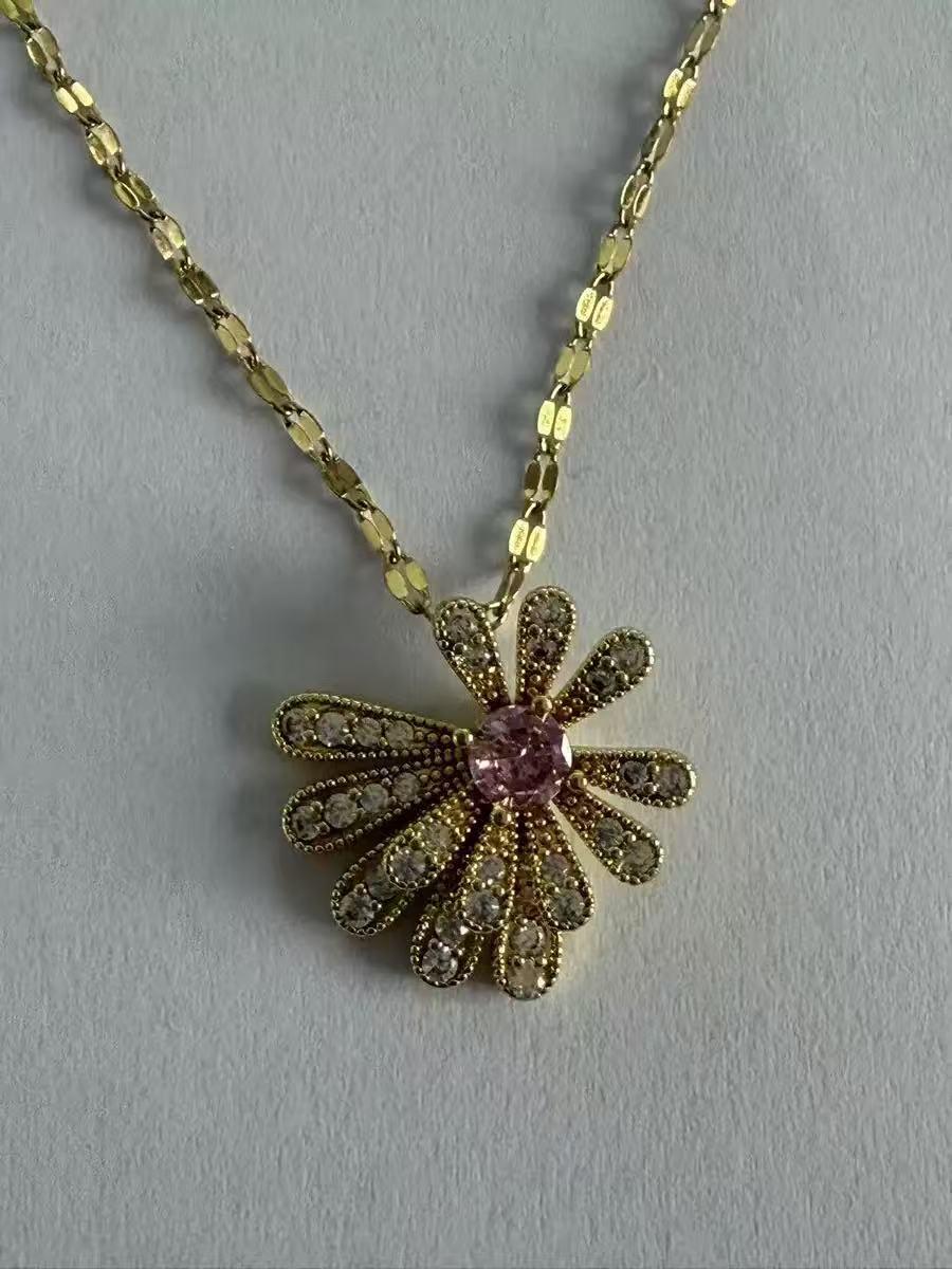 Exquisite High-Quality Daisy Necklace Clavicle Chain