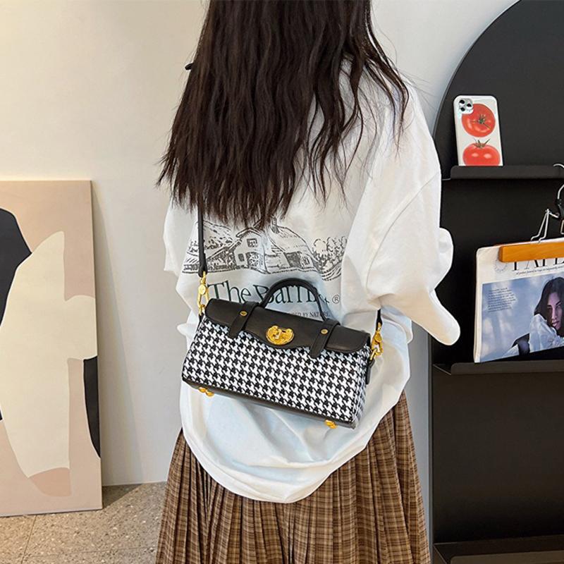 2024 New High-end Texture Retro Pillow Bag, Niche Design, Fashionable Temperament, Commuting One-shoulder Cross-body Women's Bag