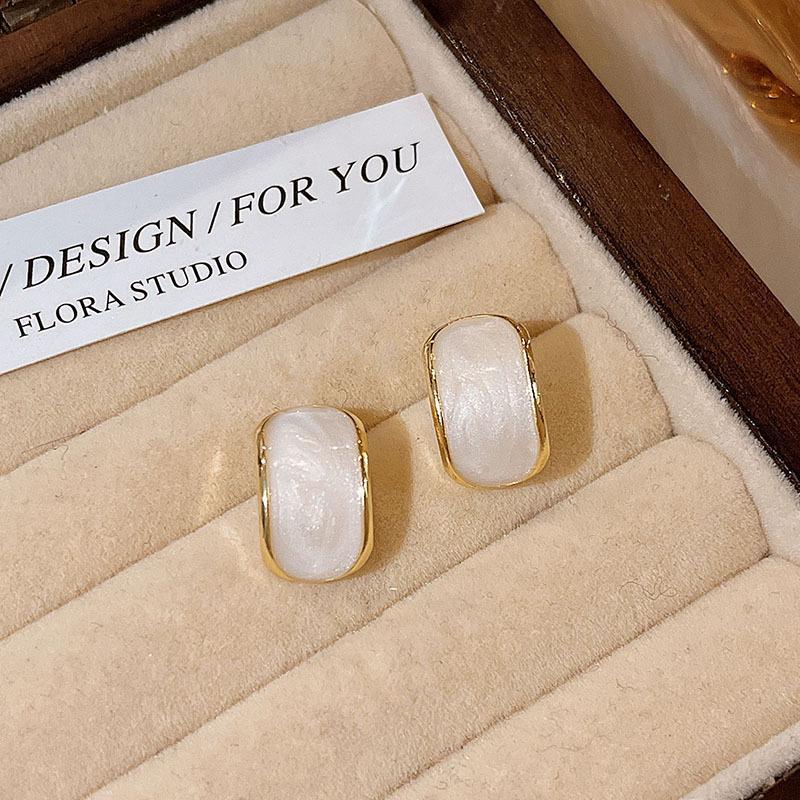 Gold Pearl Set Earrings New Stud Earrings Women's Niche Design Light Luxury Retro Temperament Earrings Earrings