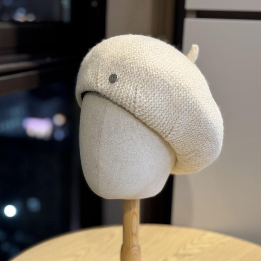 New Autumn and Winter Knitted Beret Women's Casual Literary Painter's Hat Korean Version Versatile Face Showing Little Bud Hat Trend