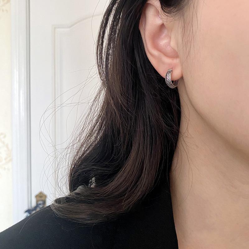 Twist Ear Buckle Simple Court Earrings INS Retro Bloggers with The Same Earrings Female Trendy Gift Elegant Lady's Casual Accessories Classic Jewelry