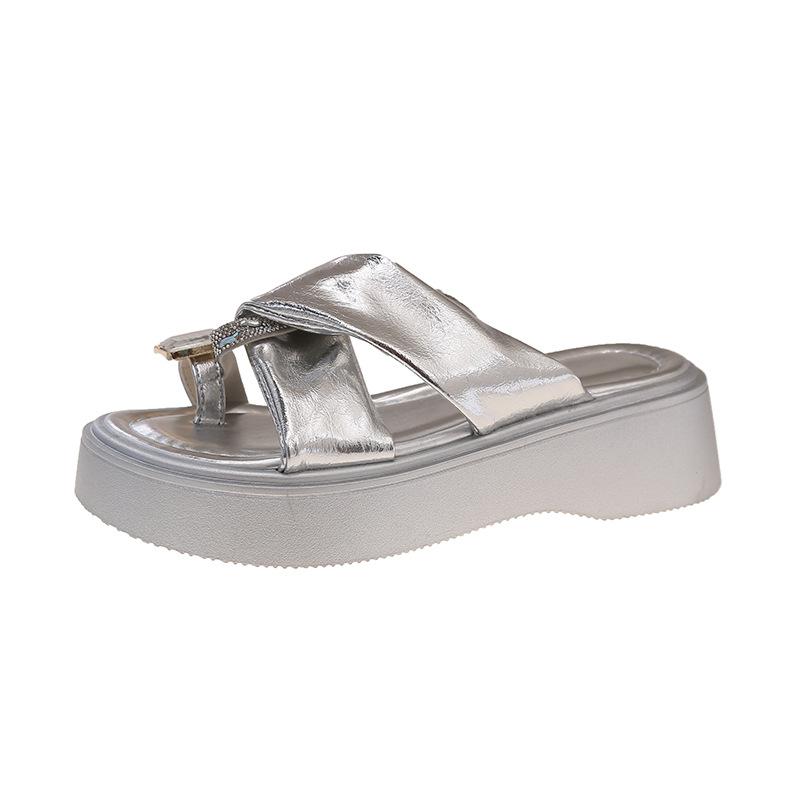 Niche set of toe slippers for women's summer outer wear thick-soled versatile non-slip skirt seaside vacation beach sandals