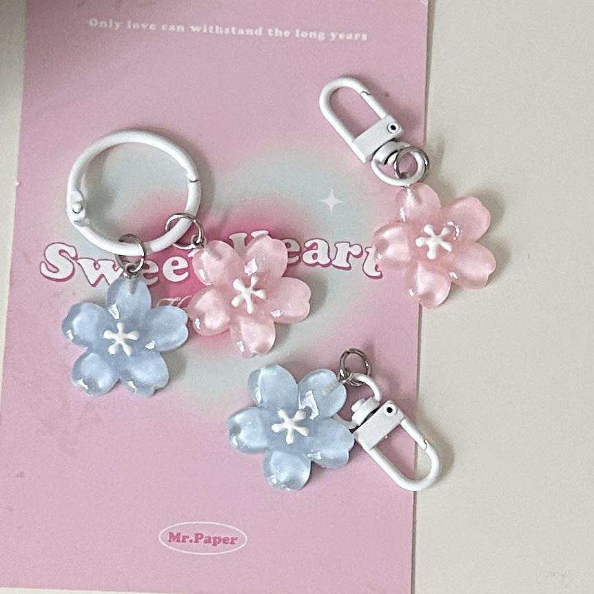 Romantic Cherry Blossom Heart Keychain – Cute Translucent Flower Pendant for Girlfriends & Besties' Backpacks