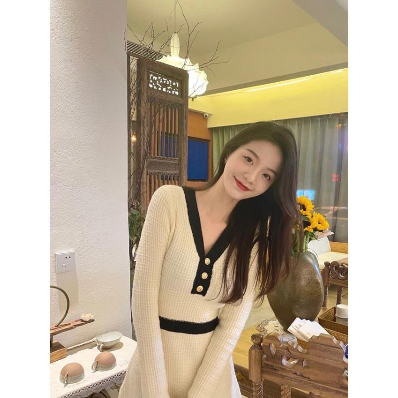 

Молочно-белая внутренняя юбка-свитер осень новая V-образный вырез ретро дизайн длинное вязаное платье XL