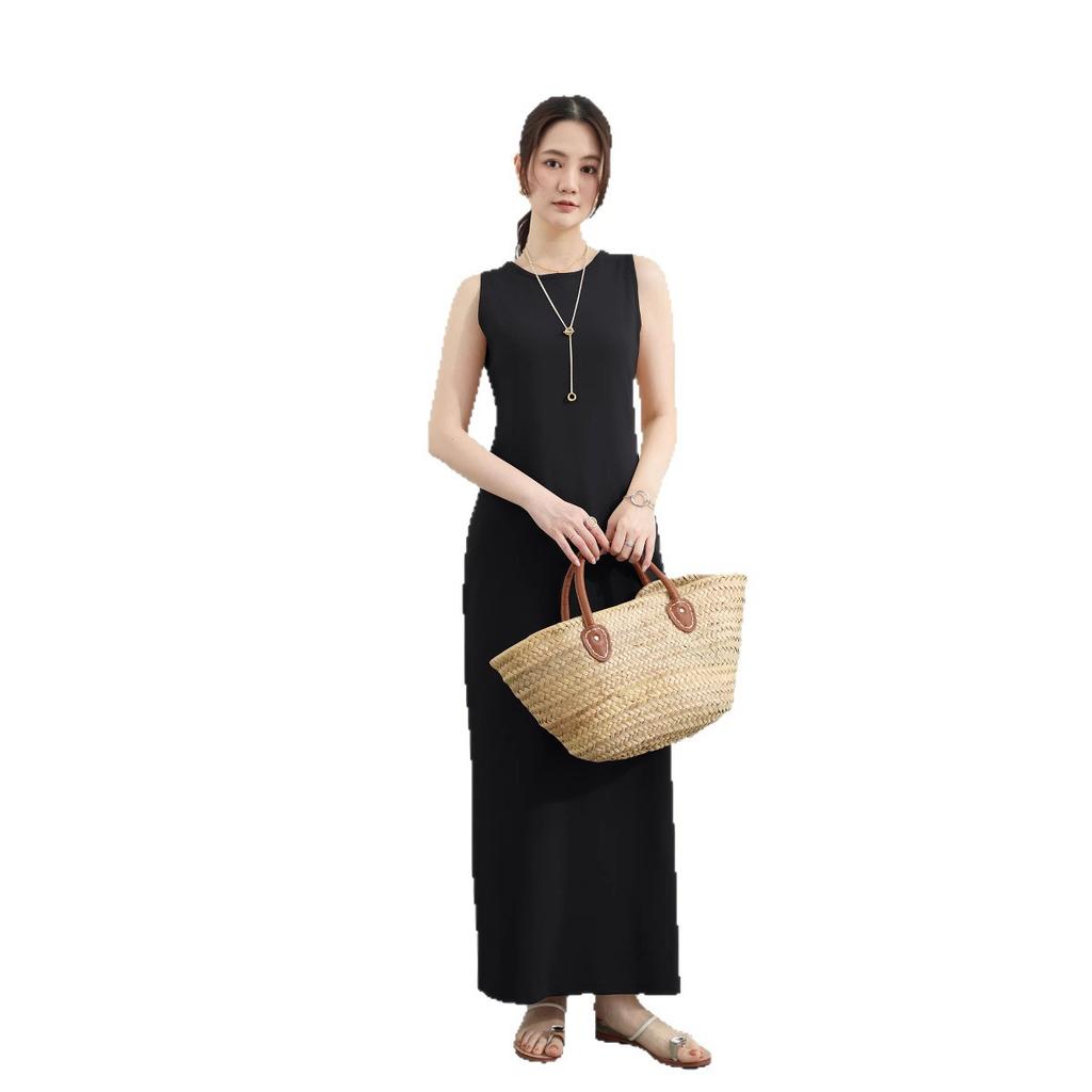 A New Japanese Summer Dress with A Knitted Base Layer for A Petite Woman, A Sleeveless Halter Dress