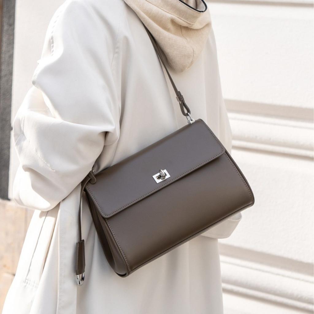 Herbst und Winter Neue Schloss Kleine Quadratische Tasche Klassische Leder Schulter Unterarmtasche Große Kapazität Tragetasche Damen Tasche