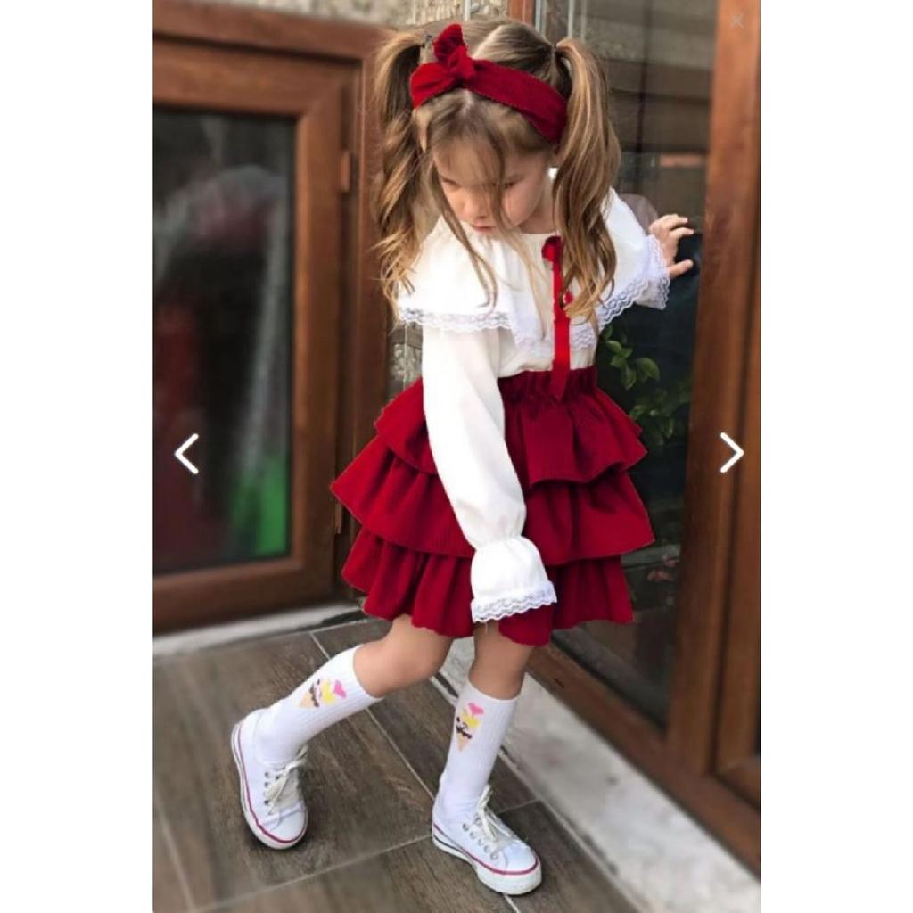 Girl With A Frilled Skirt With Frilly On The Lace Lace On Top 2909