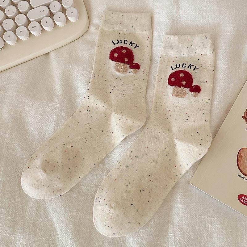 Socken Mädchen Frotteesocken Schöne Herbst- und Wintersocken Punktgarn Niedliche dreidimensionale Cartoon-Mittelwadensocken Mädchen