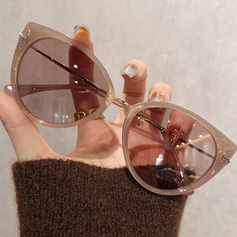 Gafas de Sol para Mujer 2025 con Forma de T Estilo Retro Ojo de Gato Protección UV
