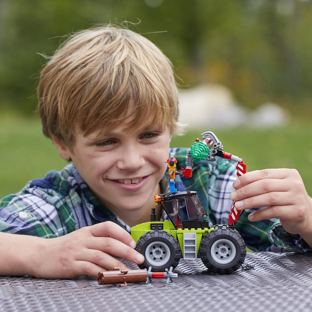 LEGO City Forest Tractor 60181 Assembly Kit (174 Pieces) (Manufacturer Discontinued)