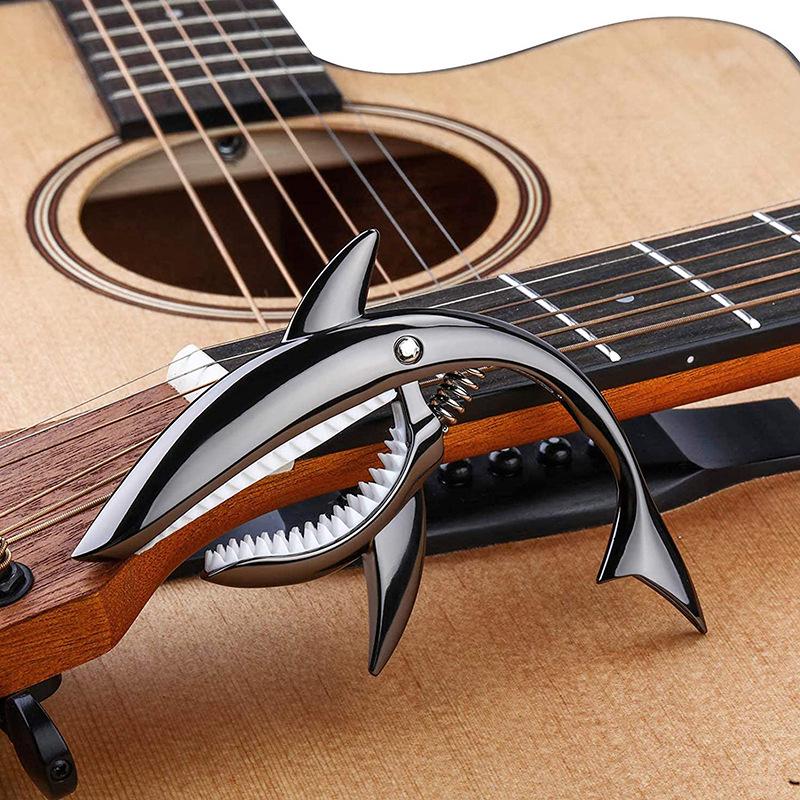 Shark Capo: Zinc Alloy Transposition Capo for Folk Guitar with Flannel Bag Packaging.