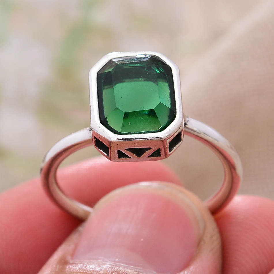 Elegant Natural Green Crystal Thai Silver Ladies Engagement Rings For Women Bridal Wedding Ceremony Propose resizable