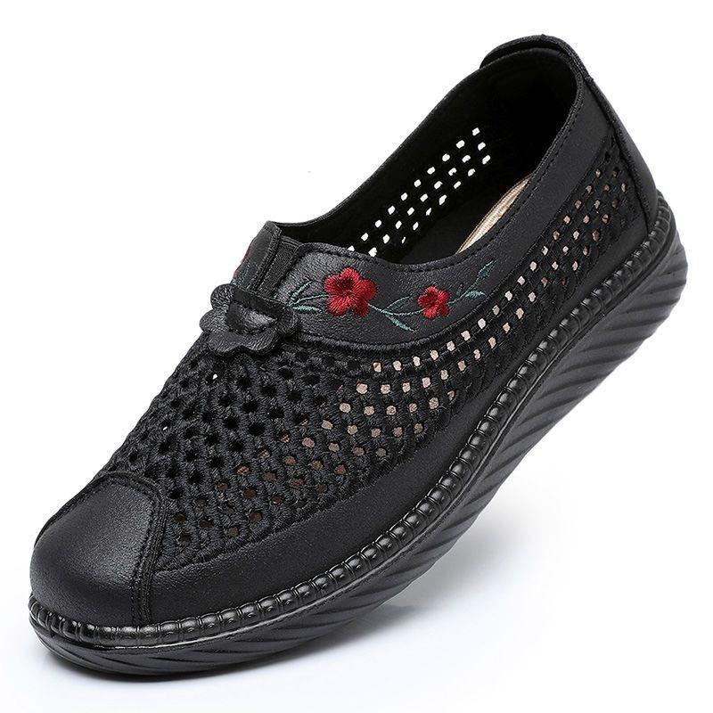 Cloth shoes, women's mesh shoes, breathable and non-slip, soft-soled mesh mother shoes, a low-heeled mother model.