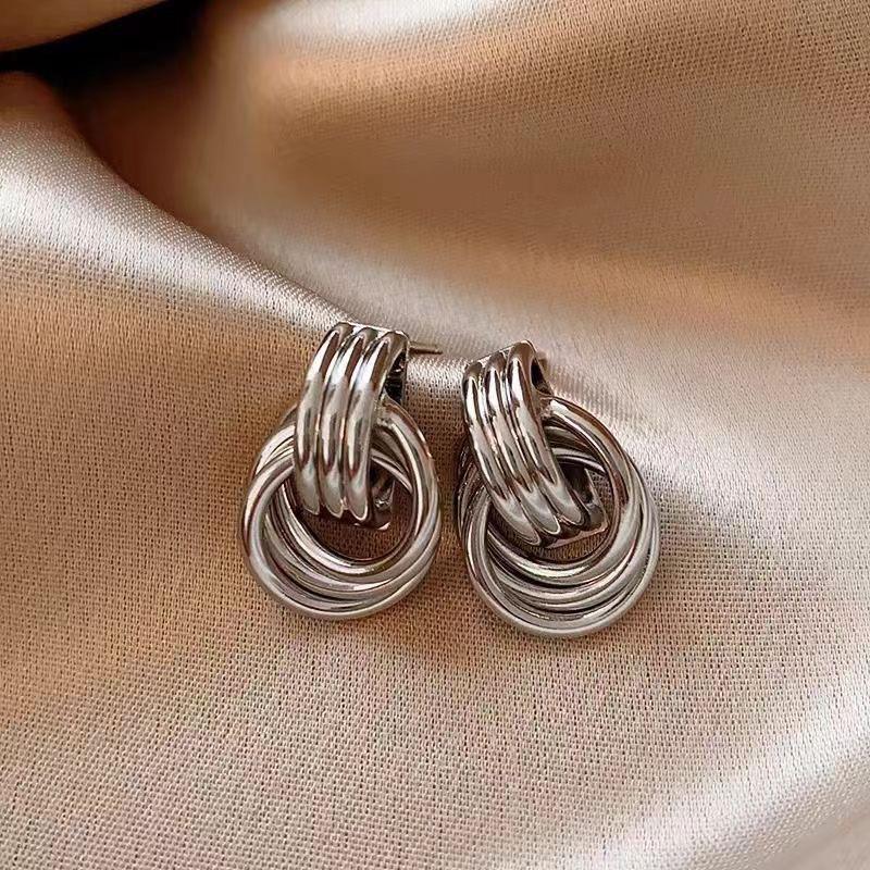 2026 Exaggerated Retro Geometric Circle Metal Drop Earrings For Women Holiday Party Gift Fashion Jewelry Ear Accessories