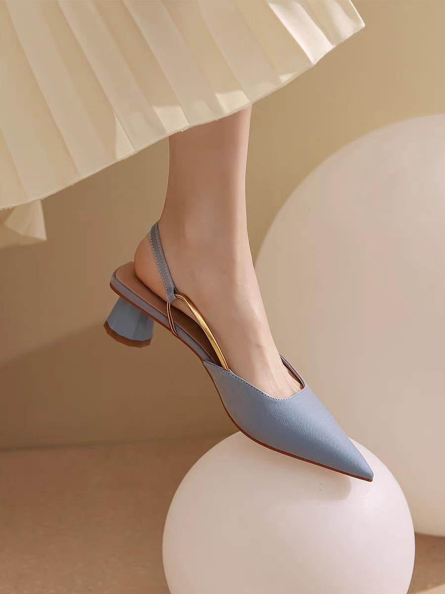 

Французский атласный темперамент одинарные туфли низкий каблук сумка голова сандалии 2025 весна и лето новые средние высокие каблуки острый носок одинарные туфли 39 синий