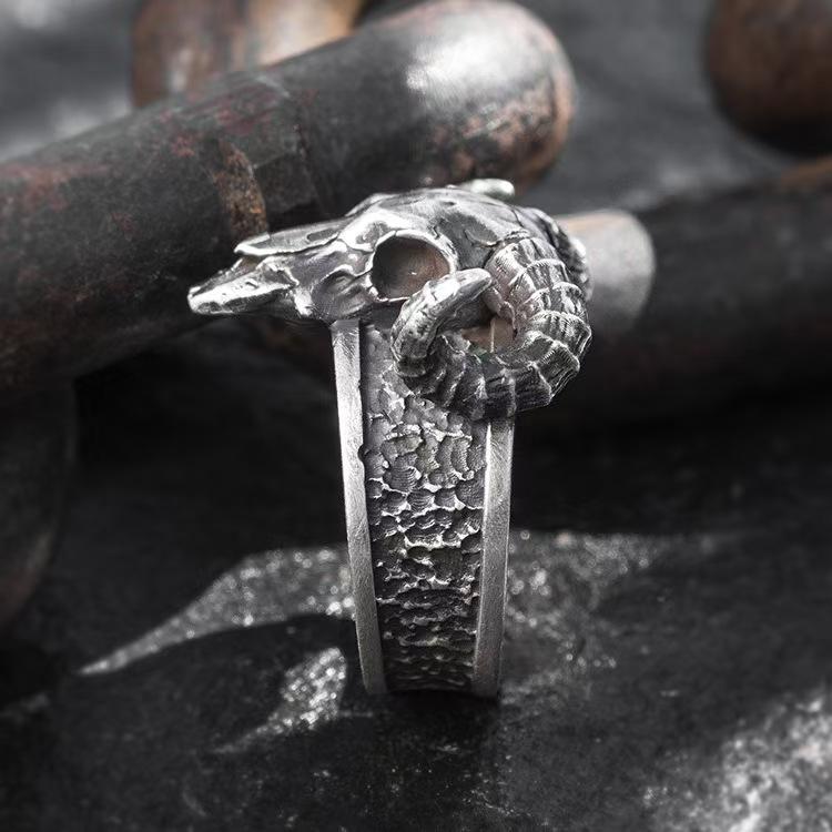 1 Retro Punk Skull Ram Head Ring - Unisex Hip-Hop Style with Motorcycle Elements, Adjustable Open Design, Skull Decorative Ring