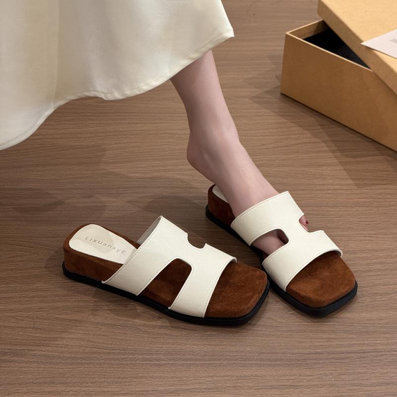 Retro versatile one-word slippers women's 2025 summer new outer wear retro flat bottom heightening sandals simple sandals tide