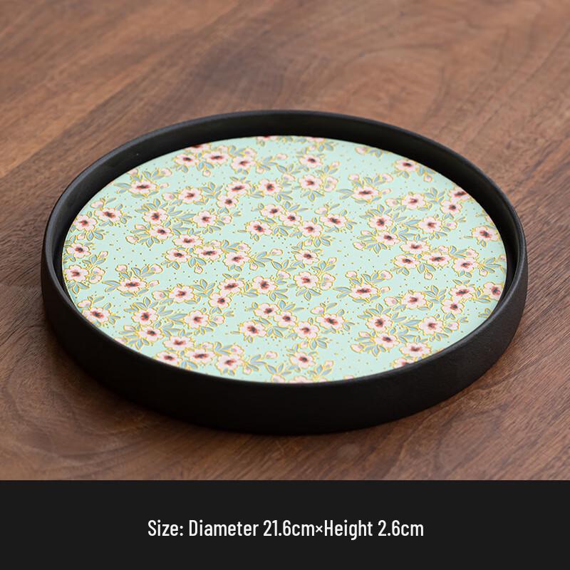 

Подставка под чайник из черной керамики с ромашкой