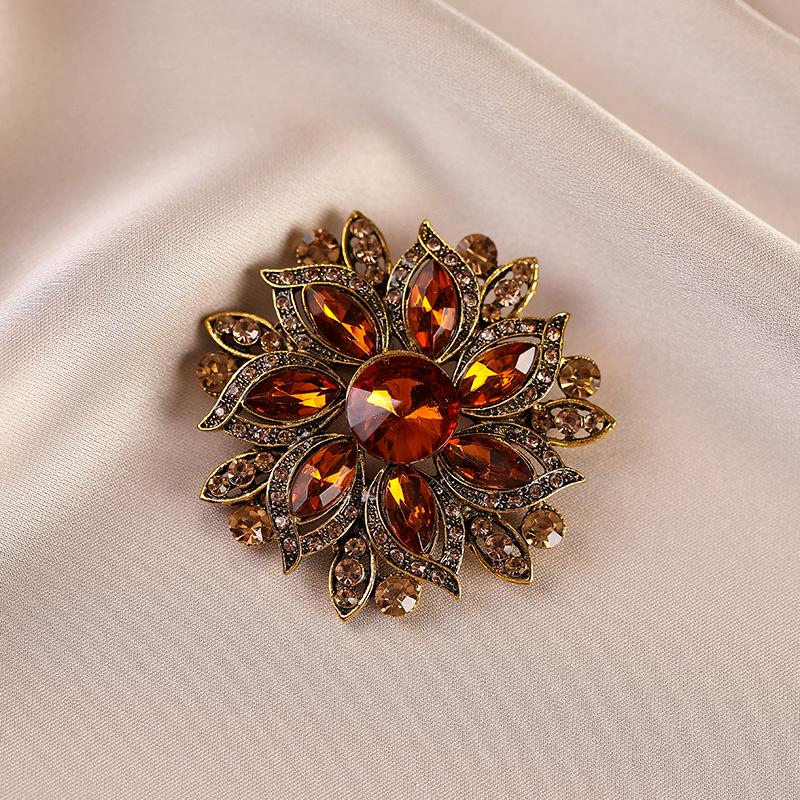 Elegant Pearl Brooch for Women's Suits - High-End Jewelry Pin