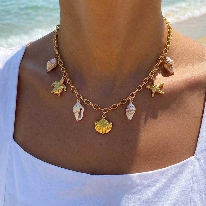 Geometric Shell Pendant Necklace For Women With Stainless Steel Chain For Daily Wear