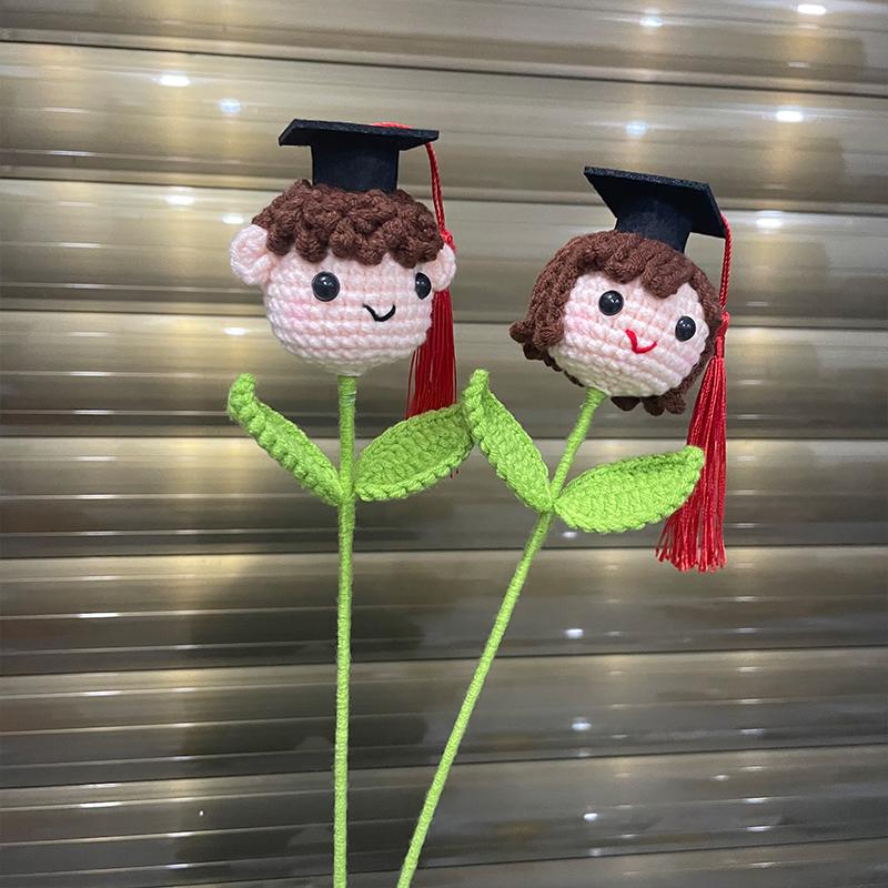 Graduation Season Doctoral Hat Finished Hand Woven Flowers Graduation Bouquet Friend Graduation Gift Mini Graduation Flower Doll