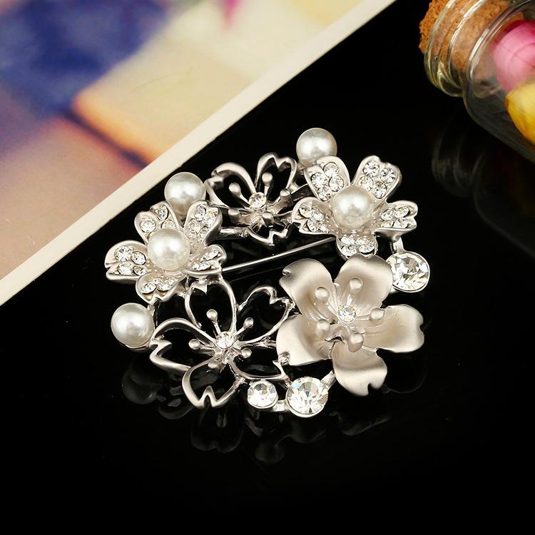 Broche fleur en perles, broche polyvalente en alliage de haute qualité, incrustée de diamants, anti-lumière, accessoires vestimentaires