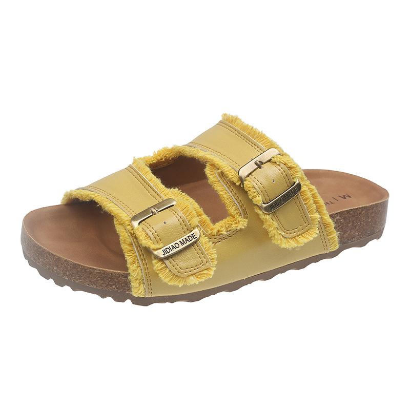 Fashion flat-bottomed slippers women's outer wear 2025 summer new versatile belt buckle casual beach one-word cool slippers