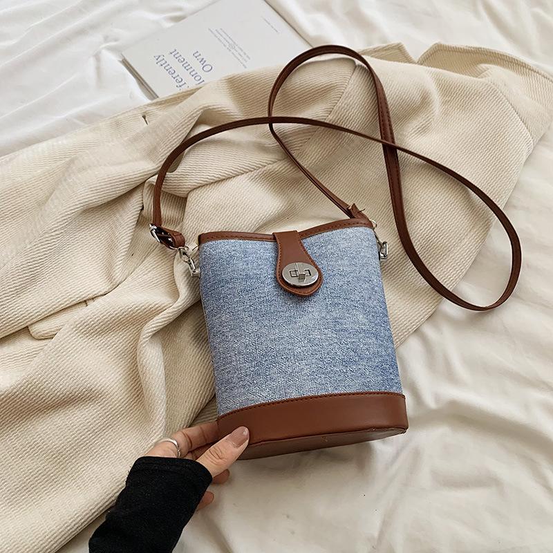 

Простая повседневная сумка-ведро женская 2025 новая модная джинсовая лоскутная сумка через плечо нишевая мода женская сумка