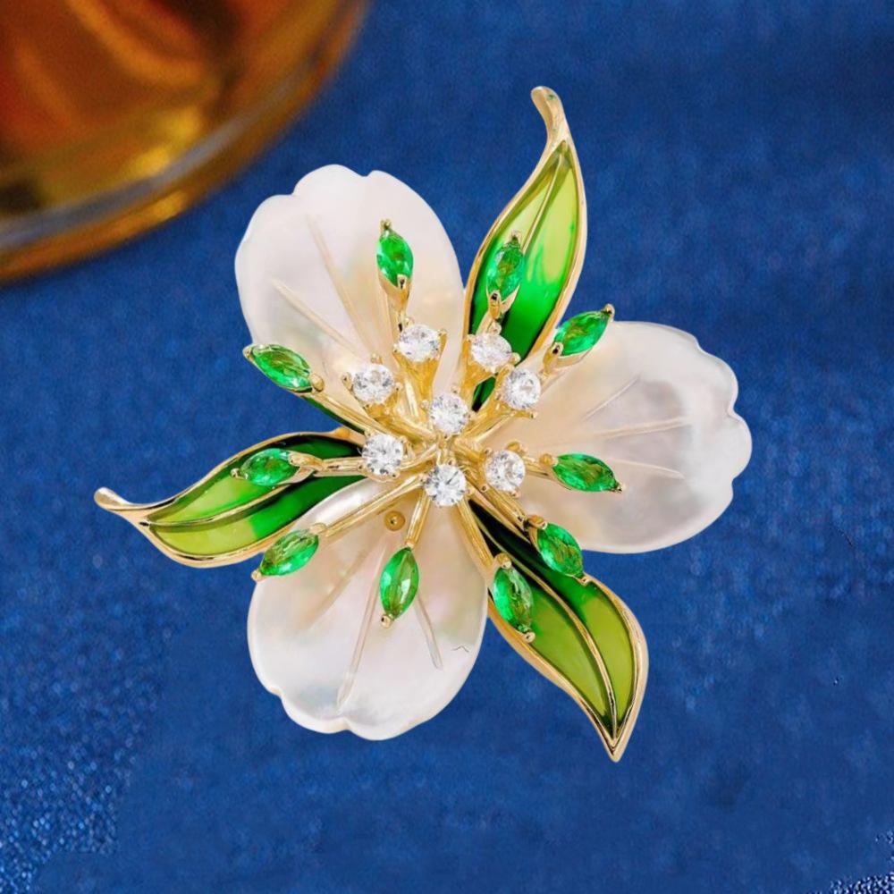 

Натуральная брошь-клевер Fritillary, эксклюзивная брошь в виде цветка с инкрустацией из циркония, изысканный универсальный корсаж Electroplated Real Gold