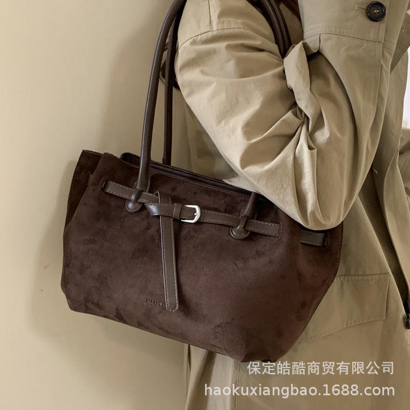Retro bag women's large capacity 2025 new autumn and winter versatile suede shoulder bag college student class tote bag