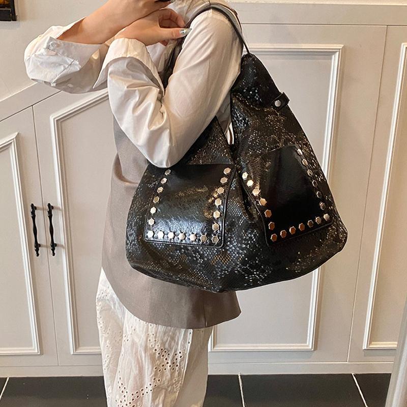 Torba tote z imitacji skóry węża, duża pojemność, miękka skóra, nitowana, torba na ramię, modny luksusowy design, damska torebka CLE