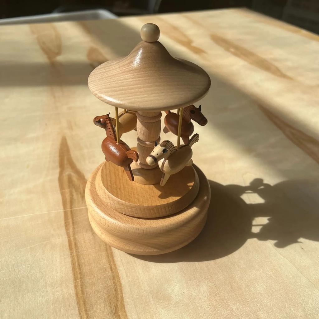 Wooden Carousel Music Box Retro Ornaments Cartoon Hand Cranked Musical Box for Christmas Birthday Gifts Desk Decoration Ornament
