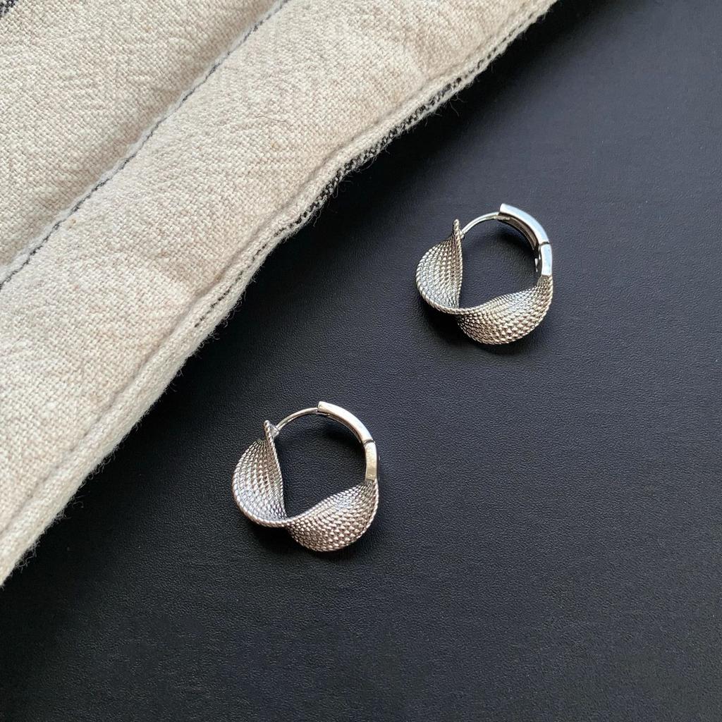 Vintage Simple Niche Geometric Circle Twisted Texture Earrings Ins Hundred Match Senior Sense of Earrings Shipping Personality Elegant Accessories