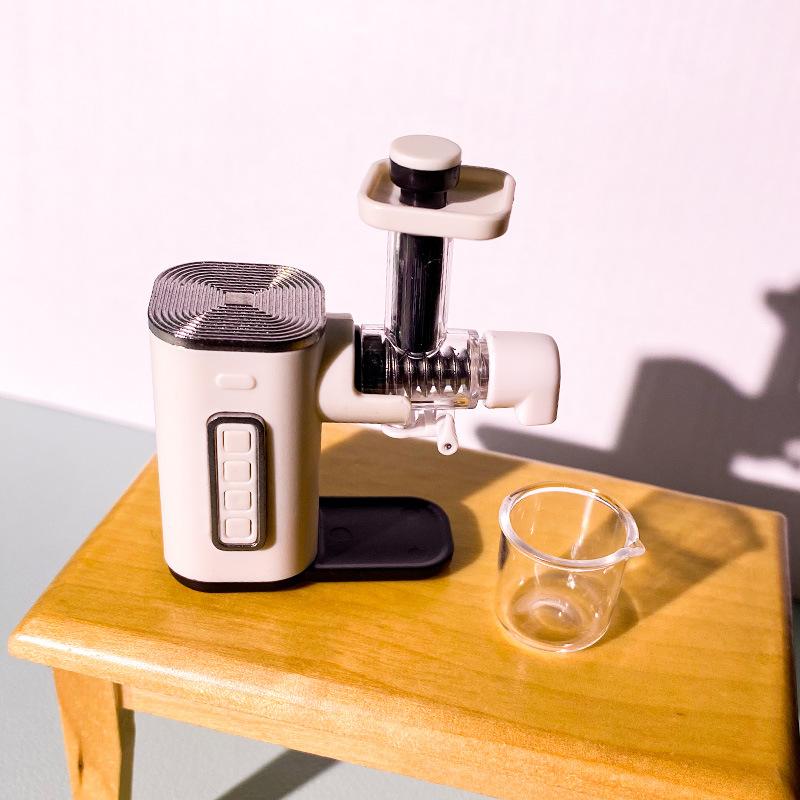 1 Set Mini Food Play Fruit Juicer Machine 1:12 Scale Dollhouse Miniature Juicer Blender Simulation Model Scene Decoration