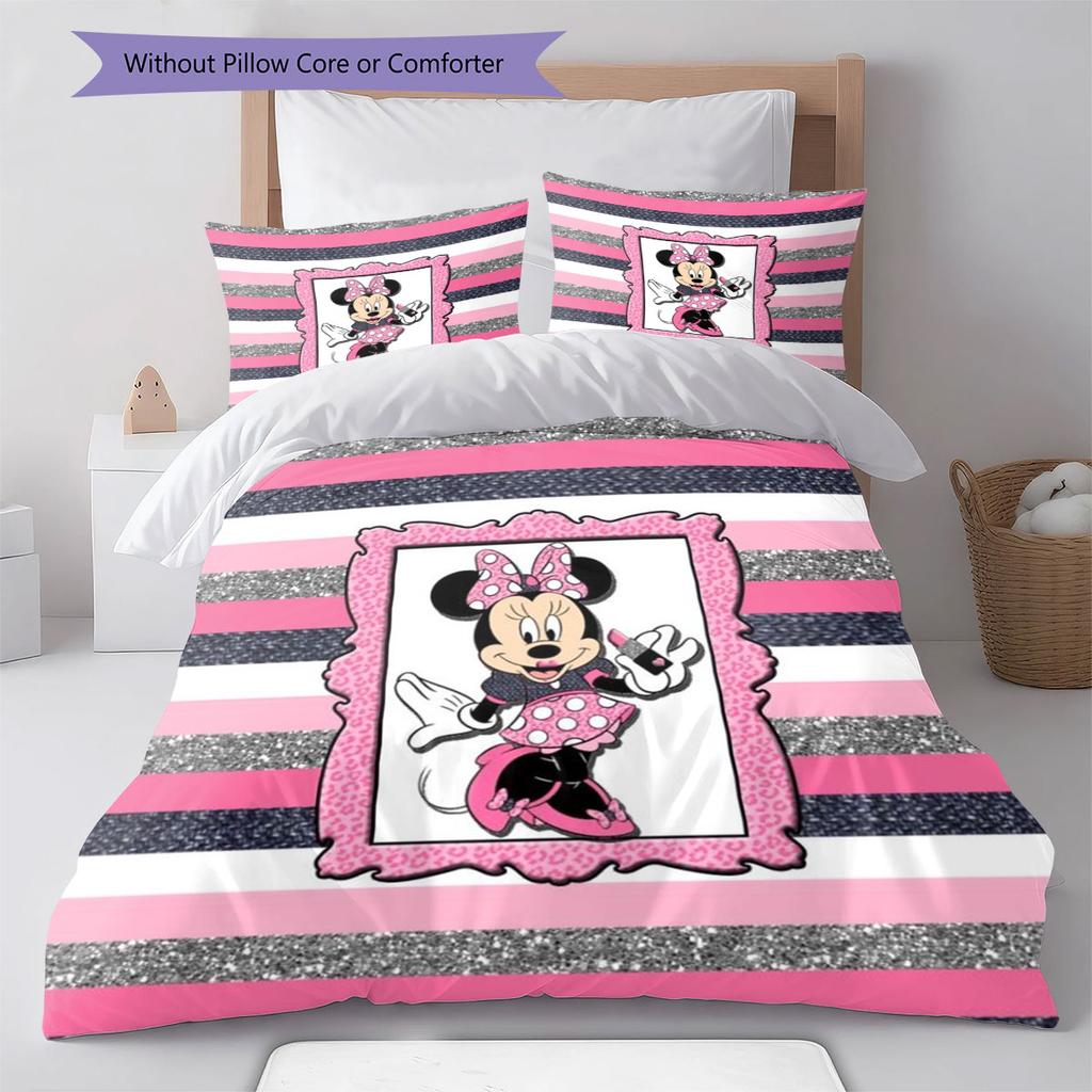 Sweet and cool Minnie Mouse themed print bedding set, warm and comfortable, the perfect choice to decorate a child's bedroom.