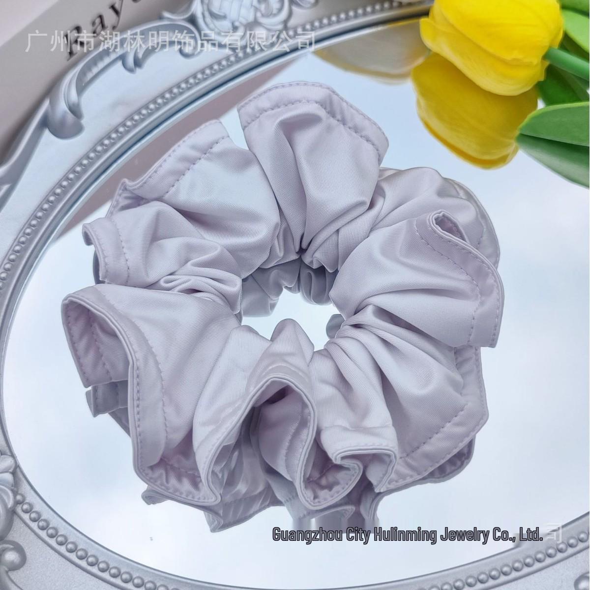 

French Satin Large Hair Tie - Elegant & Versatile Elastic Accessory for Low Ponytails & Buns світло-фіолетового кольору