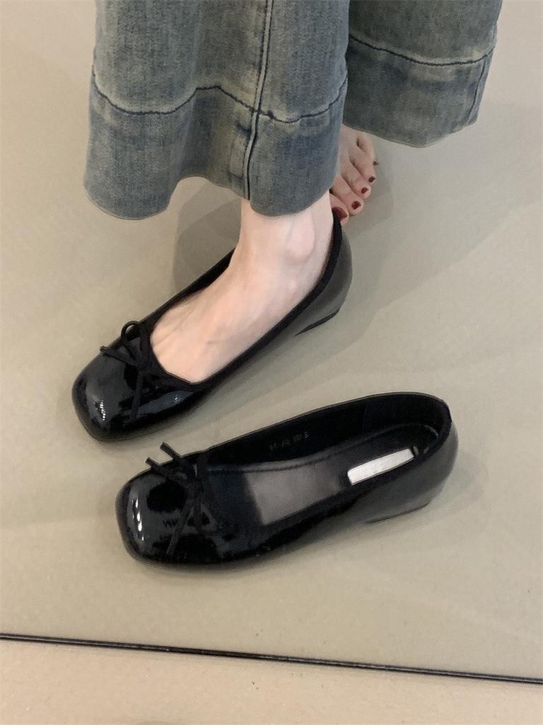 With skirt fairy style ballet shoes 2025 new French temperament gentle bow shallow mouth inner height increase evening shoes