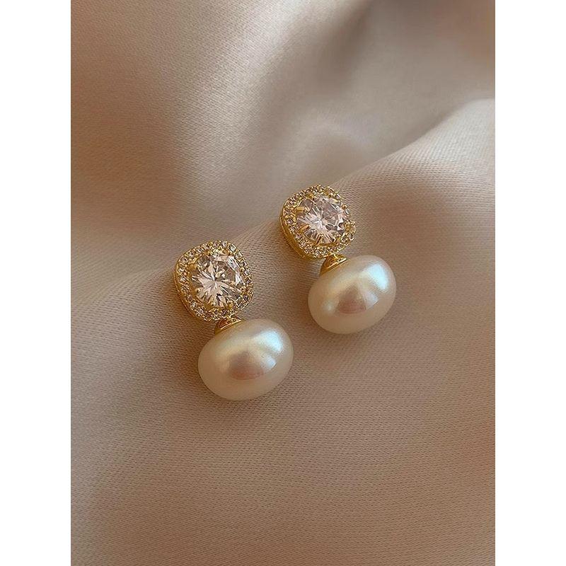 Ktlt/French style Retro Pearl Stud Earrings Women Light Luxury Niche Design High Sense Earrings Temperament Internet Celebrity Earrings Fashion