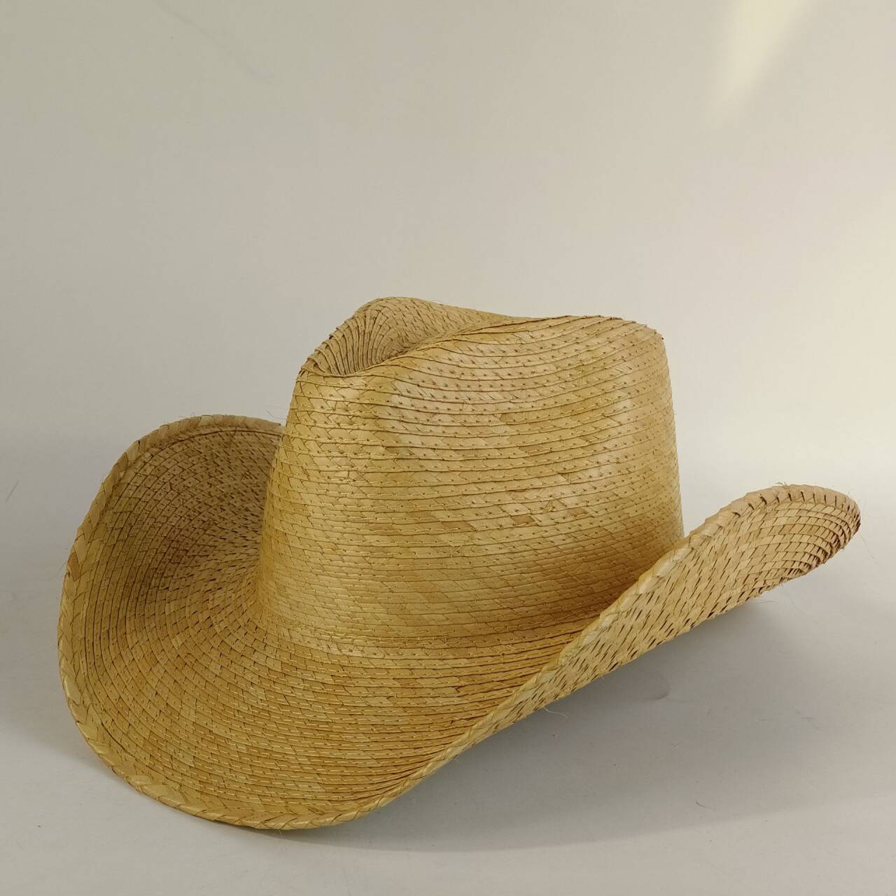 

Cowboy straw hat made natural palm leaves Western wide-brimmed hat with adjustable chin strap suitable for both men and women 59