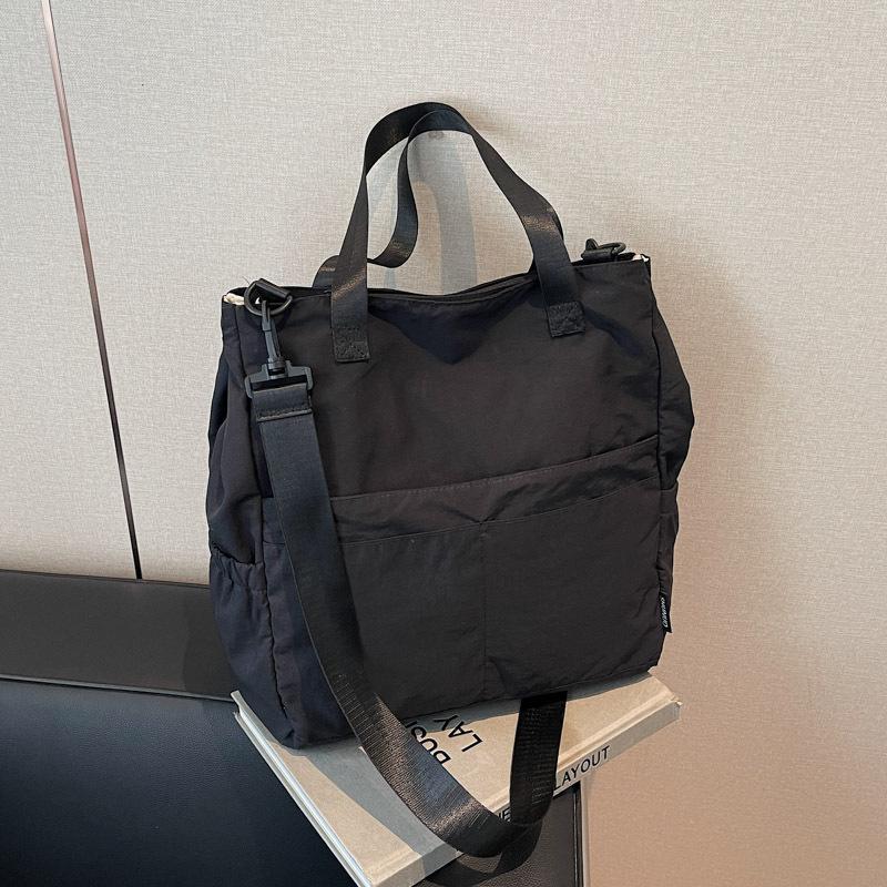 Women's Casual Shoulder Bag Lightweight Versatile Fashion Underarm Commuter Bag Women's Large Capacity Tote Bag Student Party Bag