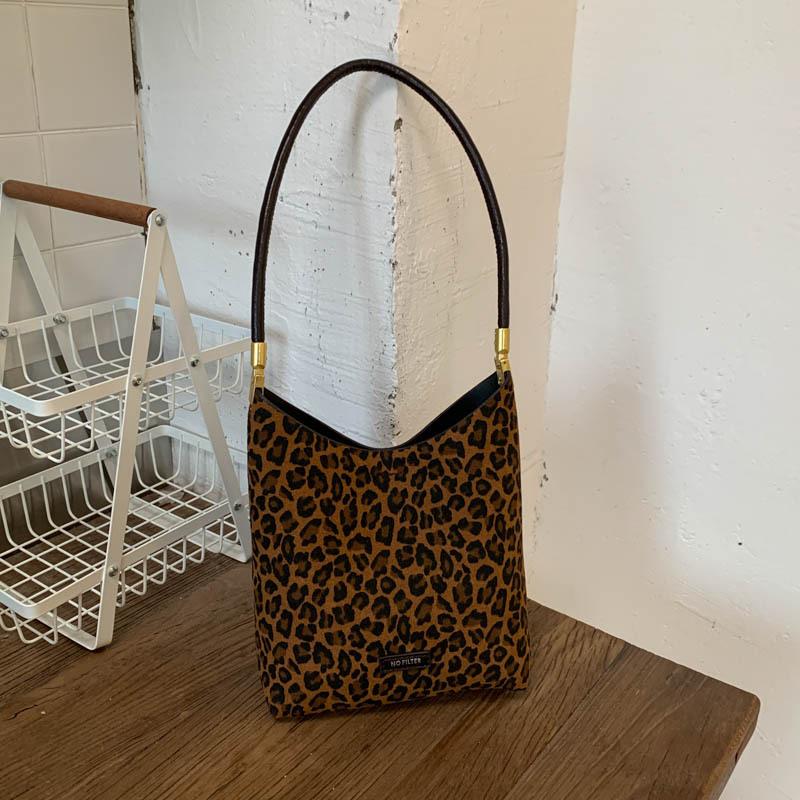 

High-value simple underarm bag women s 2025 autumn new fashion matte retro shoulder bag casual messenger bag цветной печати леопарда